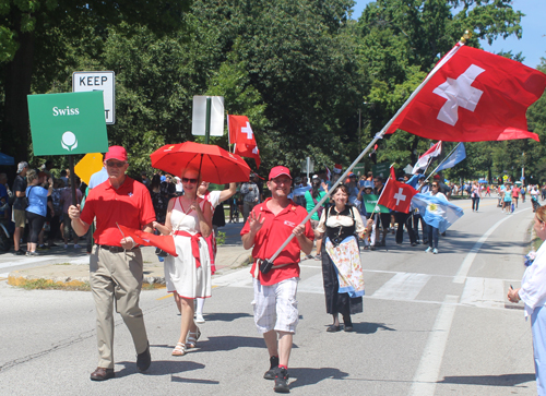 Swiss community in Parade of Flags at One World Day 2022